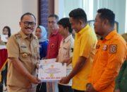Pemprov Sulbar Serahkan Bantuan Rp 2,2 Miliar ke Parpol, SDK Tekankan Pentingnya Kaderisasi