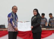 DPRD Serahkan SK, RPJMD Sulbar 2025–2029 Resmi Disempurnakan, Gubernur SDK: Menjawab Tantangan Pembangunan Daerah