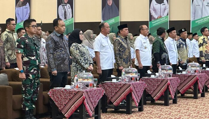 Tiga Unsur Pimpinan DPRD Sulbar Hadiri Pelantikan KAHMI