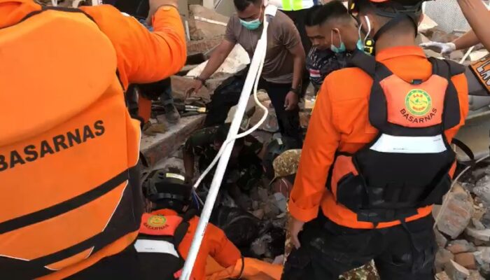 Pasca Gempa M7,7, Polres Sikka Bergerak Cepat Tangani Dampak dan Evakuasi Korban